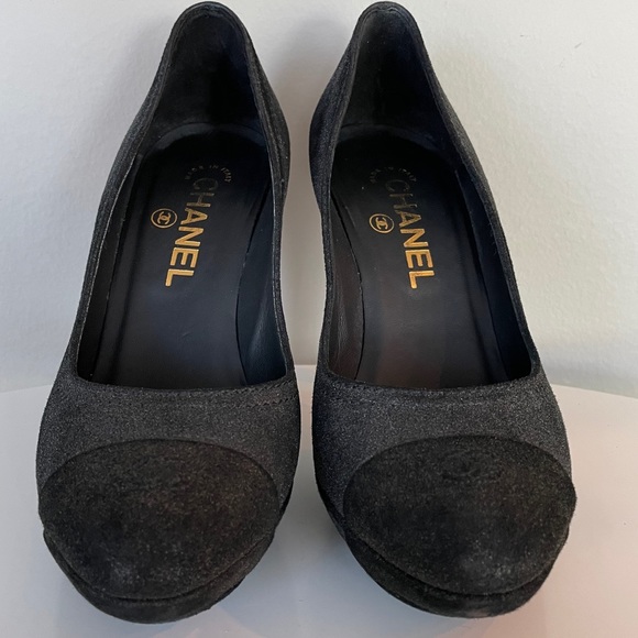 CHANEL CC Logo Metallic Suede Pumps Size 37 - Picture 8 of 16